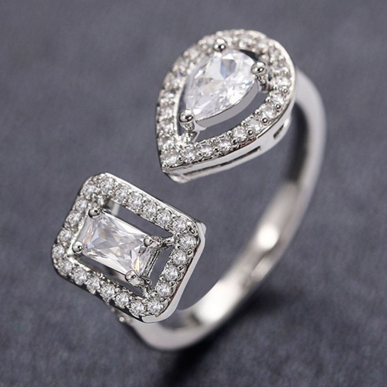 Ins-style zircon two-diamond ring